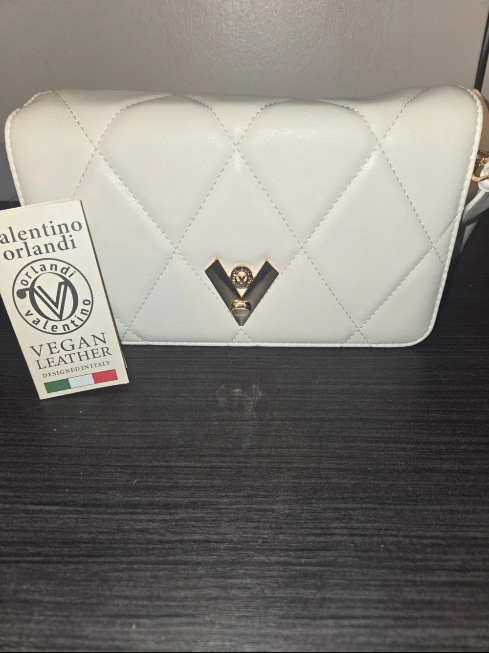Valentino Orlandi NWT Quilted Cream Crossbody Bag with Gold Lock - Picture 2 of 8